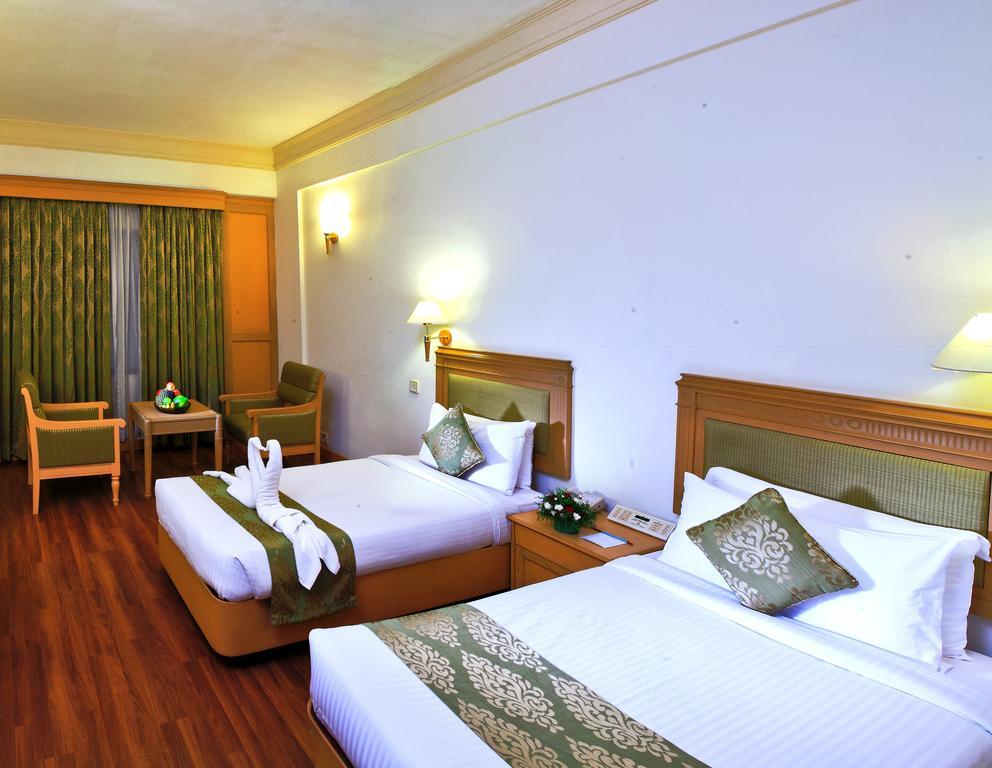 Abad Atrium Hotel Kochi Ngoại thất bức ảnh