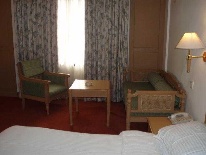 Abad Atrium Hotel Kochi Ngoại thất bức ảnh