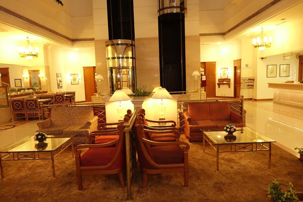 Abad Atrium Hotel Kochi Ngoại thất bức ảnh