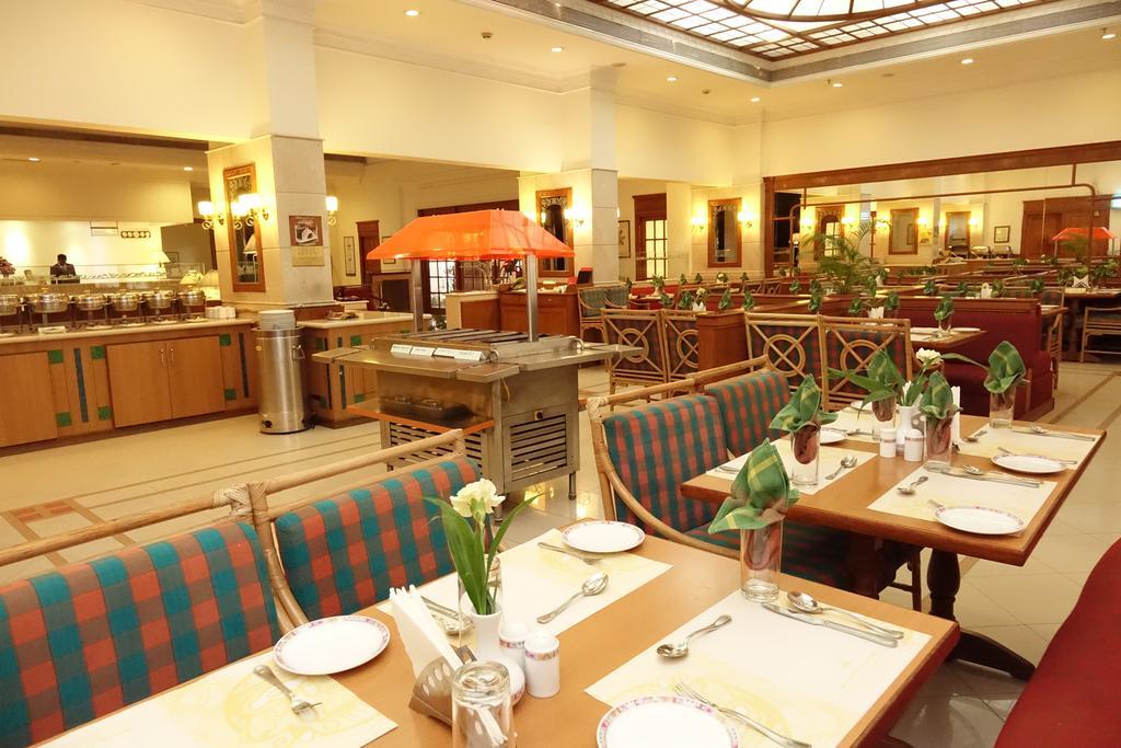 Abad Atrium Hotel Kochi Ngoại thất bức ảnh
