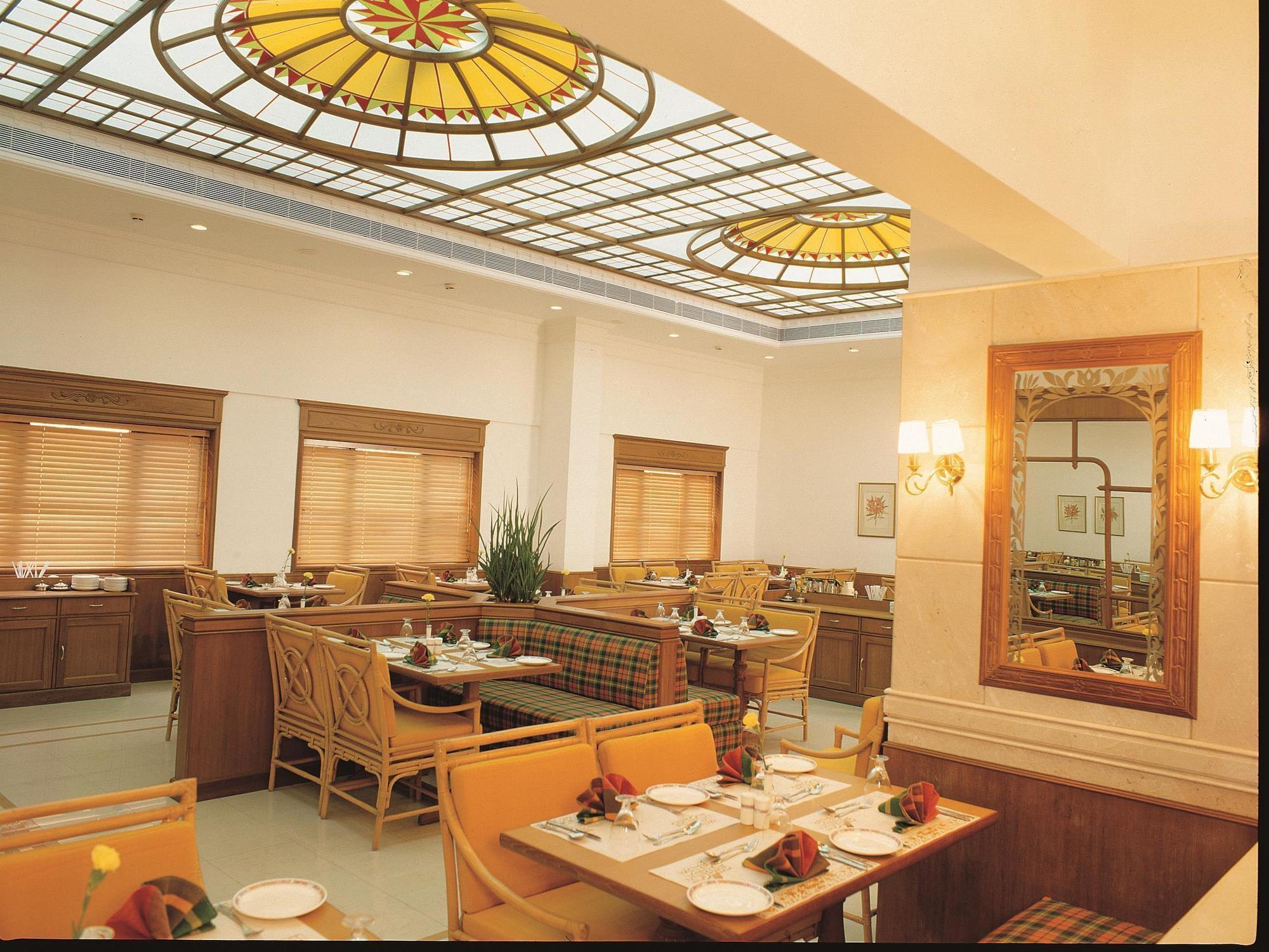 Abad Atrium Hotel Kochi Ngoại thất bức ảnh