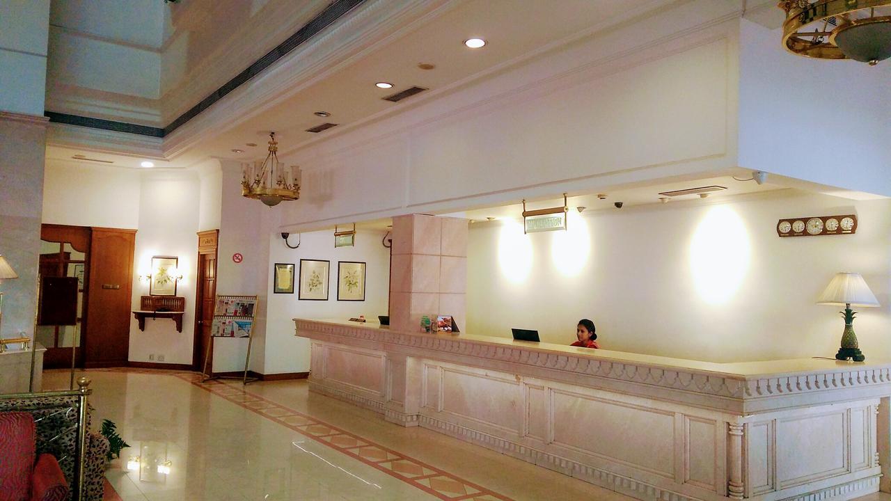 Abad Atrium Hotel Kochi Ngoại thất bức ảnh