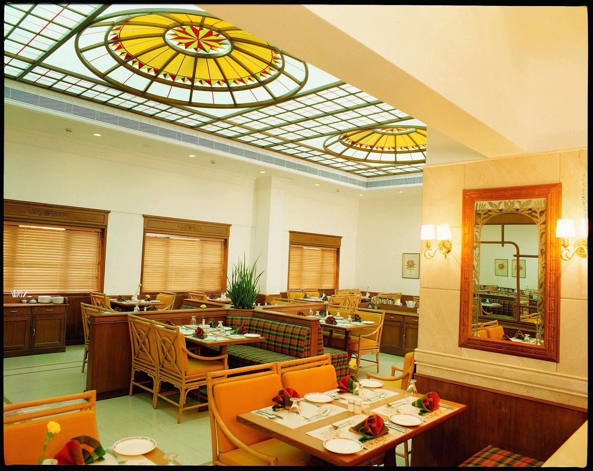 Abad Atrium Hotel Kochi Ngoại thất bức ảnh