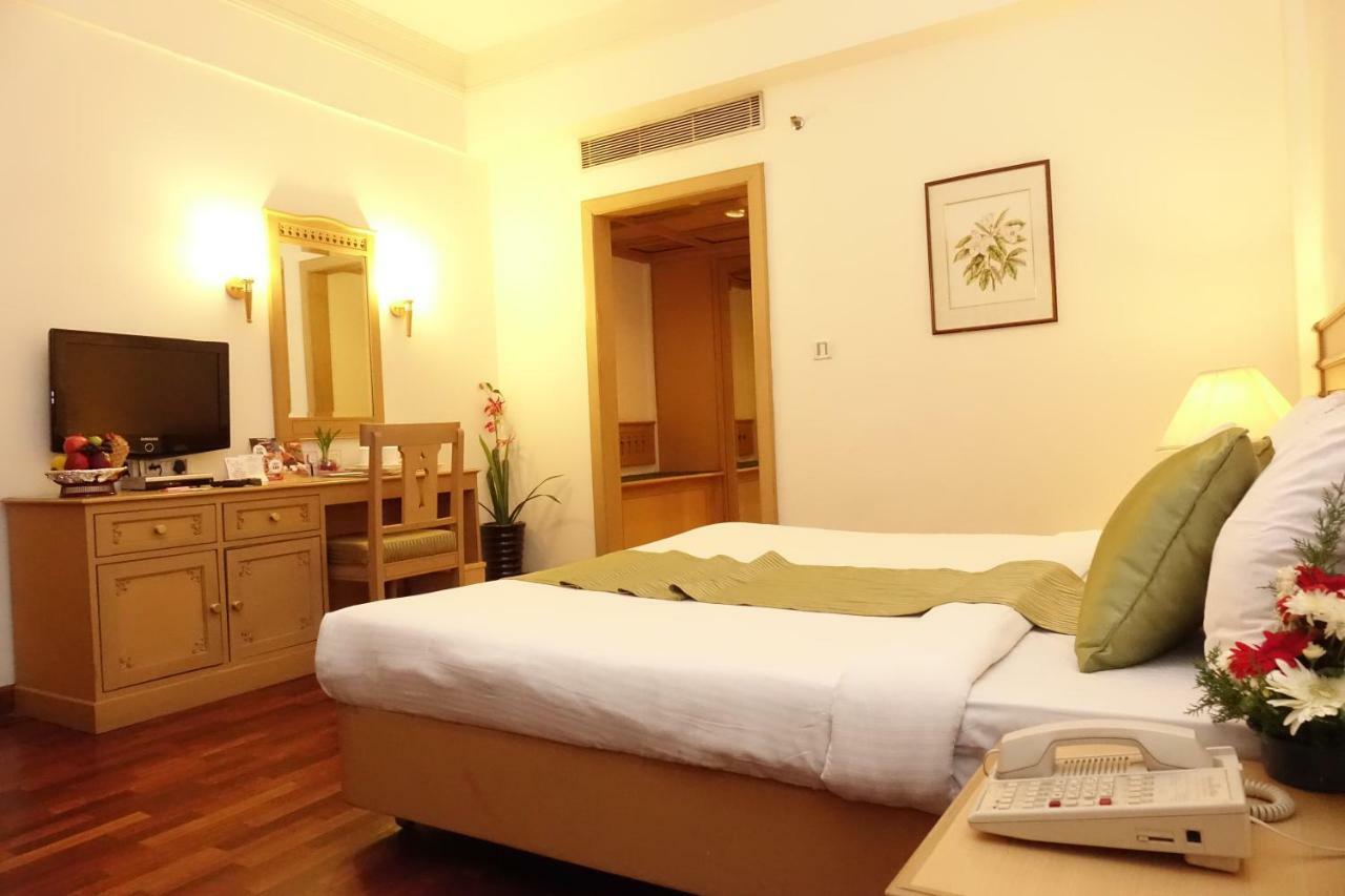 Abad Atrium Hotel Kochi Ngoại thất bức ảnh